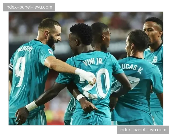 皇马公布欧冠出局后首堂训练课画面，贝林厄姆、维尼修斯正常参训。